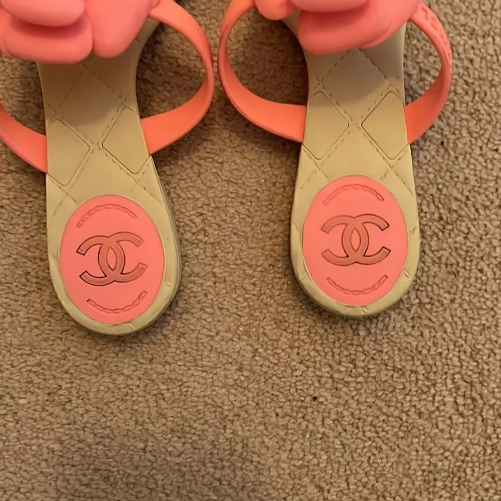 Authentic Chanel Sandal 38 pink/white